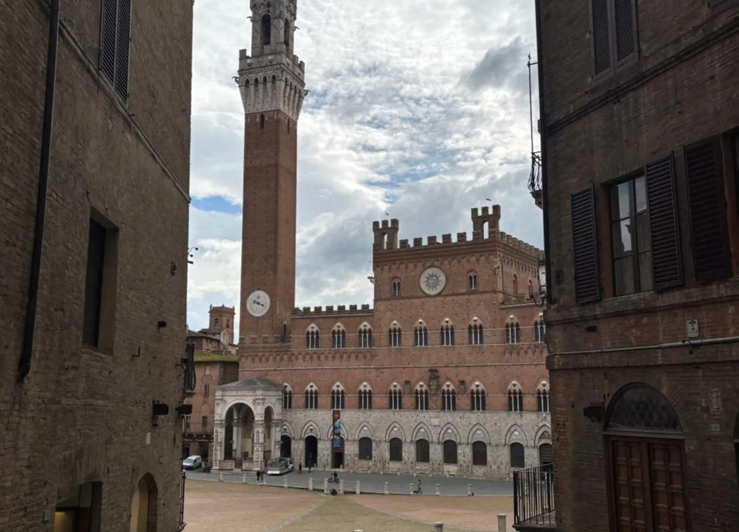 A Painting For Each Window! Apartment Siena Italy
