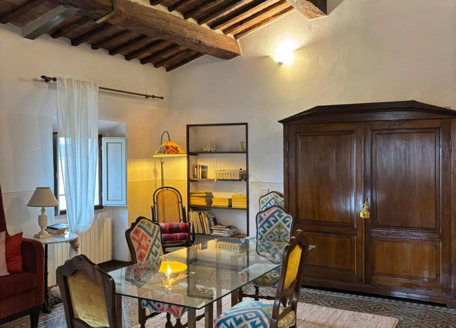 A Painting For Each Window! Apartment Siena