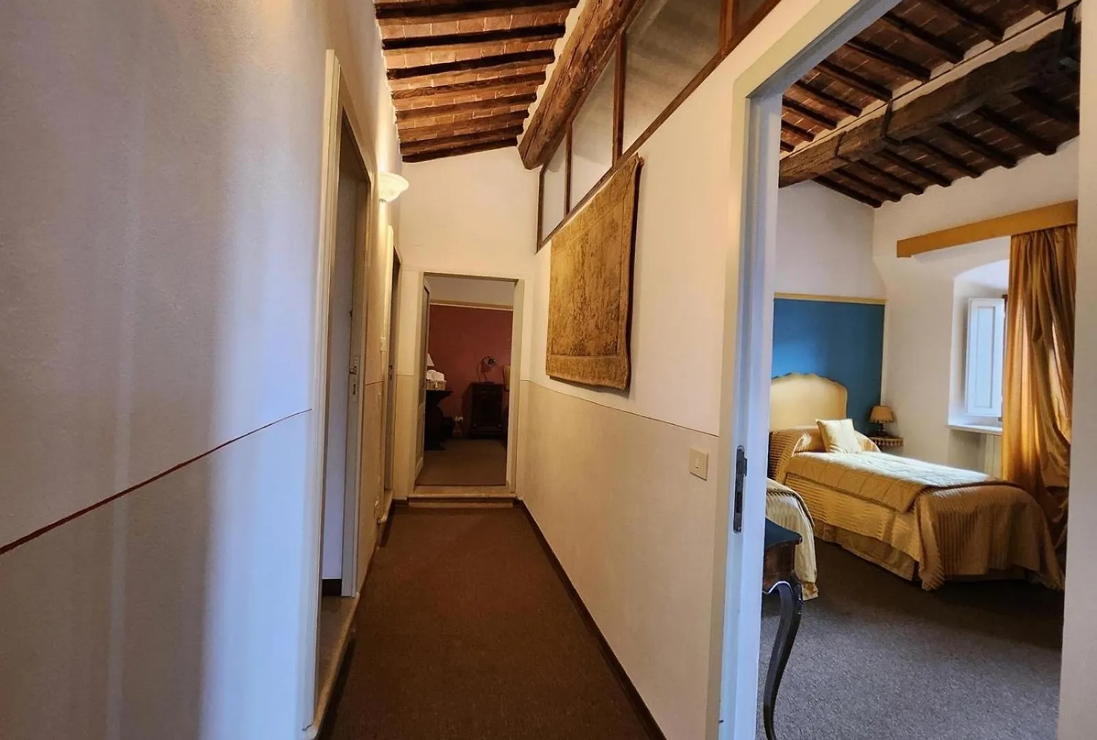 A Painting For Each Window! Apartment Siena Italy