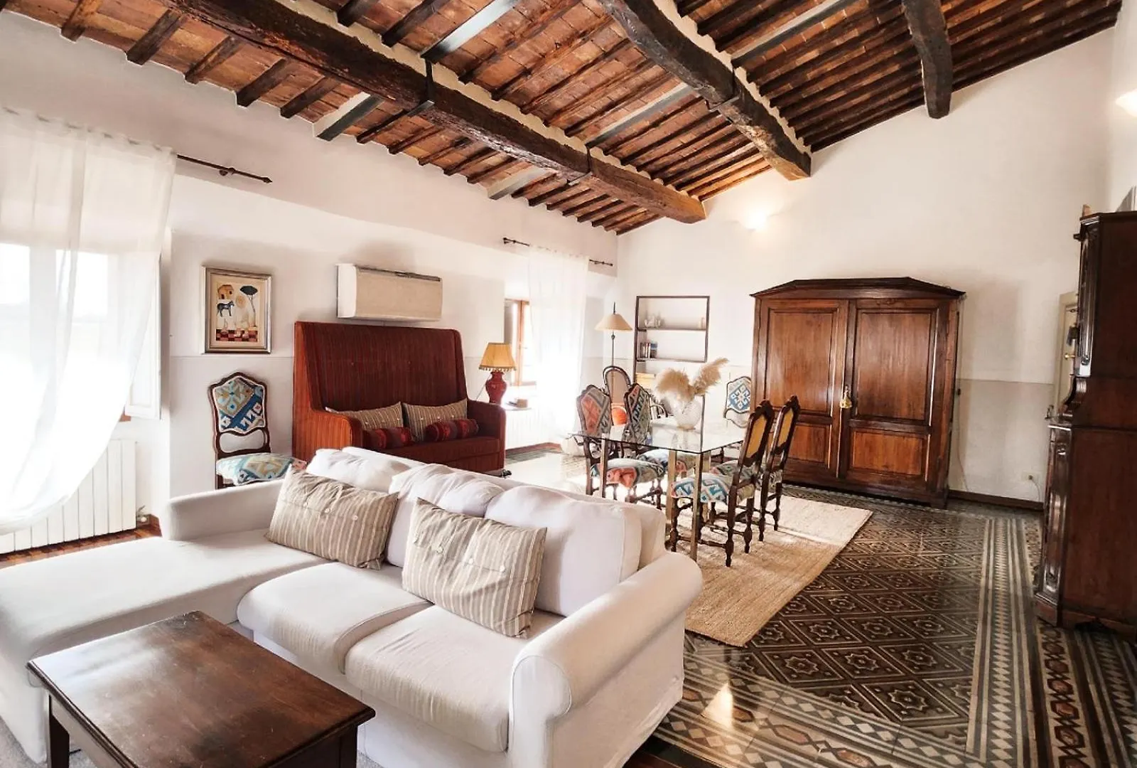 A Painting For Each Window! Apartment Siena Italy