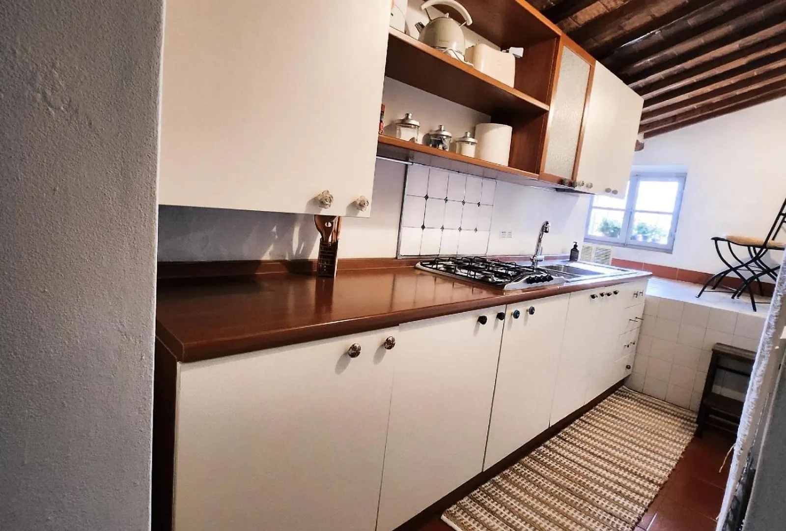 A Painting For Each Window! Apartment Siena